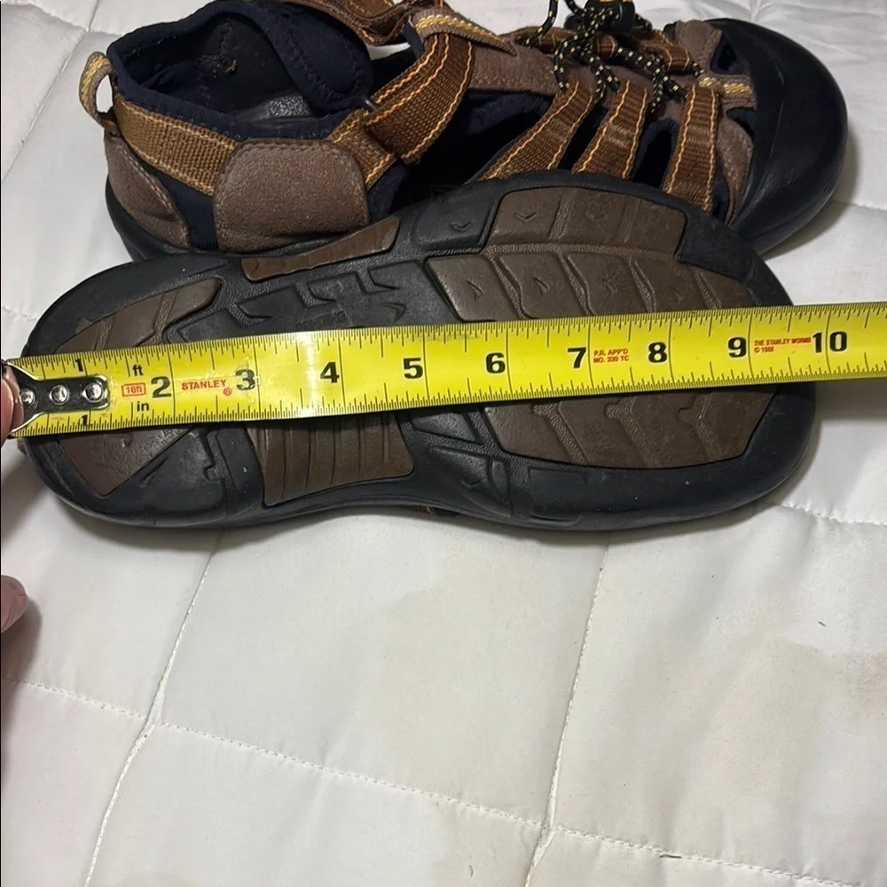 Keen Closed Toe Waterproof Brown Gorpcore Outdoor Adventure Sandals